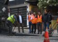 Supervisa alcalde Lalo Gattás trabajo de bacheo en la Miguel Alemán