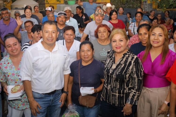Lleva Municipio apoyo alimentario a vecinos de la colonia Enfermeras