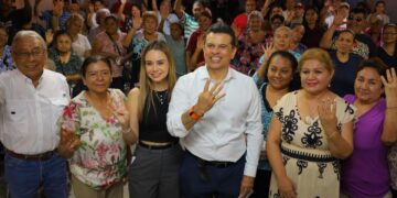 Conviven Lalo y Lucy con familias de la Miguel Alemán