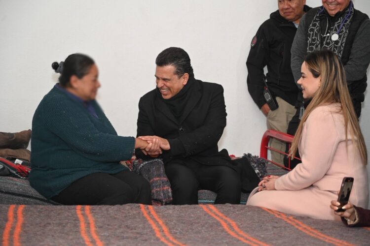 Visitan Lucy y Lalo albergue del CEDIF 1