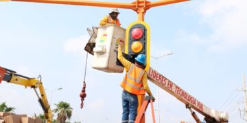 Accidentes viales y fallas técnicas afectan funcionamiento de semáforos en Victoria