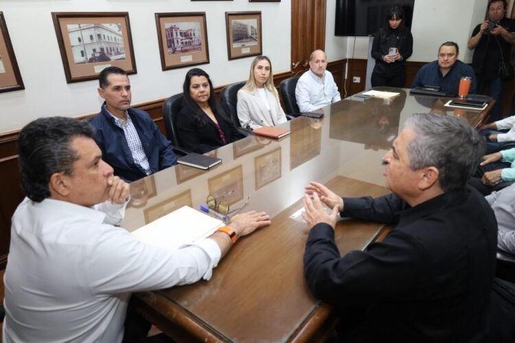 Pide alcalde a COMAPA avanzar en reparación de fugas y obras