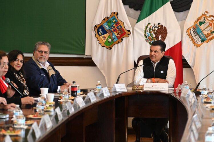 Reúne Lalo Gattás a líderes empresariales en mesa económica