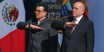 Asiste alcalde Eduardo Gattás a ceremonía del Día de la Bandera en el 77 Batallón