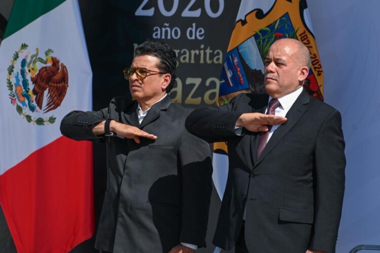 Asiste alcalde Eduardo Gattás a ceremonía del Día de la Bandera en el 77 Batallón