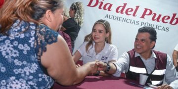 Disfrutan Lalo y Lucy Día del Pueblo con vecinos de la Nacozari