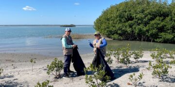 En riesgo playas y humedales: levantan casi dos toneladas de residuos en La Pesca