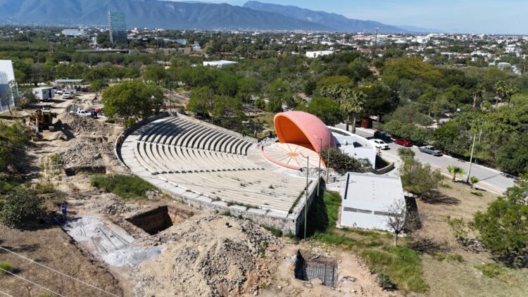 Construyen cubierta sobre concha acústica del parque Siglo XXI en Victoria