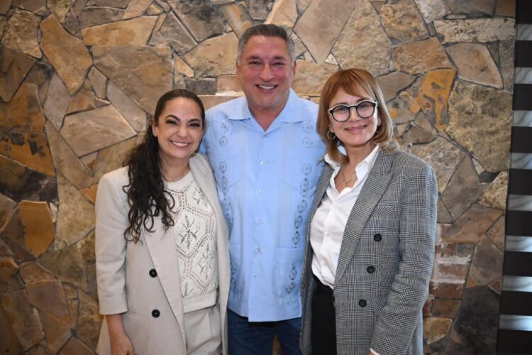 Senadora Olga Sosa y diputada Magaly Deandar se reúnen con el Mayor de McAllen Javier Villalobos
