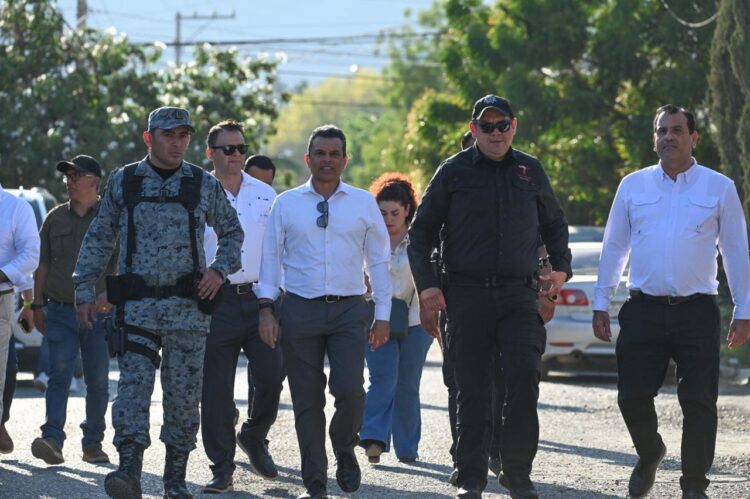 Atiende alcalde Lalo Gattás con mandos de seguridad reportes ciudadanos