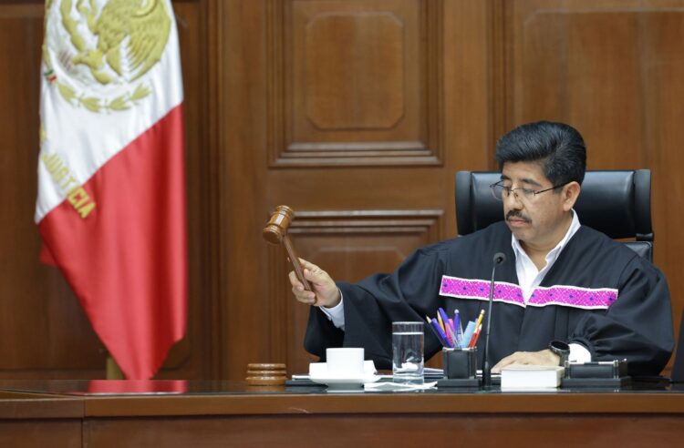 Lío en la Suprema Corte, ministros renuncian a camionetas de lujo sin aclarar costos