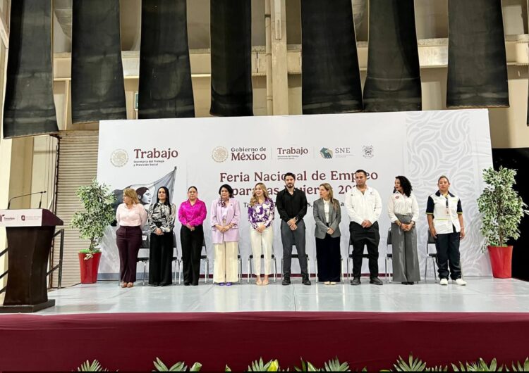 Ofrecen más de mil empleos a mujeres en masiva feria laboral en Tampico