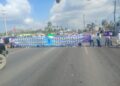 Bloquean familiares de desaparecidos carretera federal en Tamaulipas
