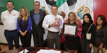 Distingue Cabildo victorense a rescatista de animales