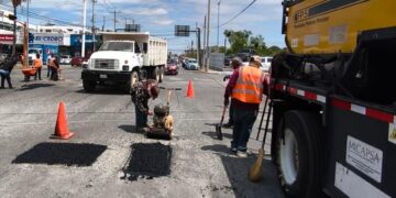 Llega bacheo a las colonias Nacozari, Del Periodista y Las Palmas