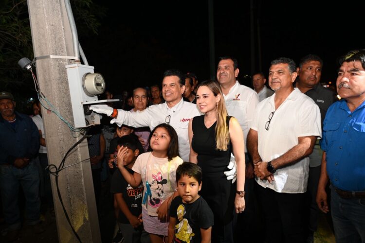 Inaugura alcalde nuevo circuito de alumbrado en boulevard Guadalupe Victoria