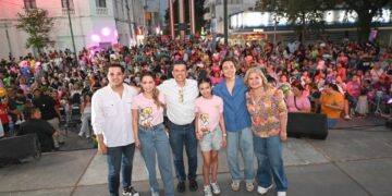 En familia, festejan Lalo y Lucy a la niñez victorense
