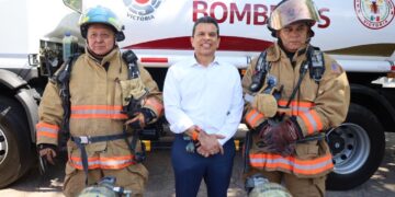 Entrega Lalo Gattás nuevo camión de bomberos y equipamiento a Protección Civil
