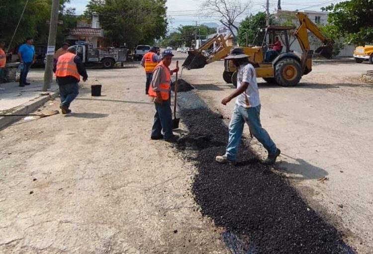 Mantiene Municipio acciones de bacheo en periodo vacacional