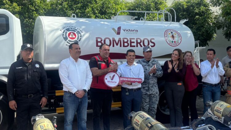 Entrega Lalo Gattás nueva pipa y equipo a Protección Civil Victoria