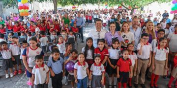 Festejan Lucy y Lalo a niñas y niños en su día
