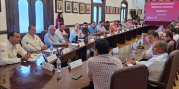 Sesiona Mesa de Ordenamiento Territorial en Victoria