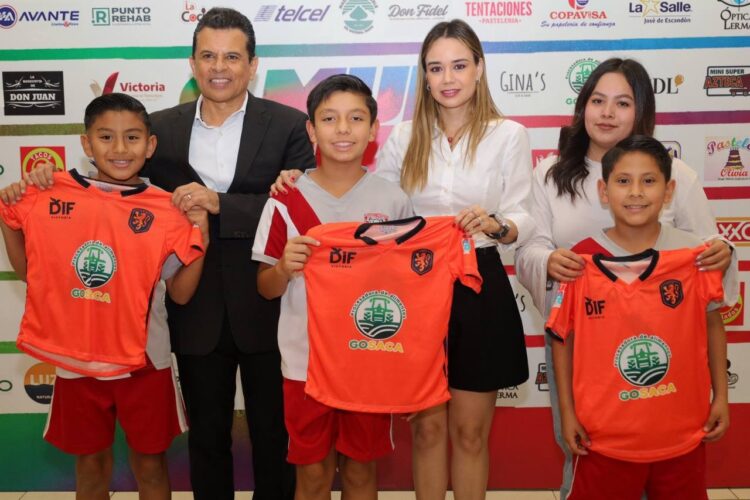 Uniforman Lucy y Lalo Gattás a selecciones del Mundialito DIF Victoria 2026