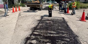 En atención a la indicación de Lalo Gattás, sigue rehabilitación de calles y avenidas