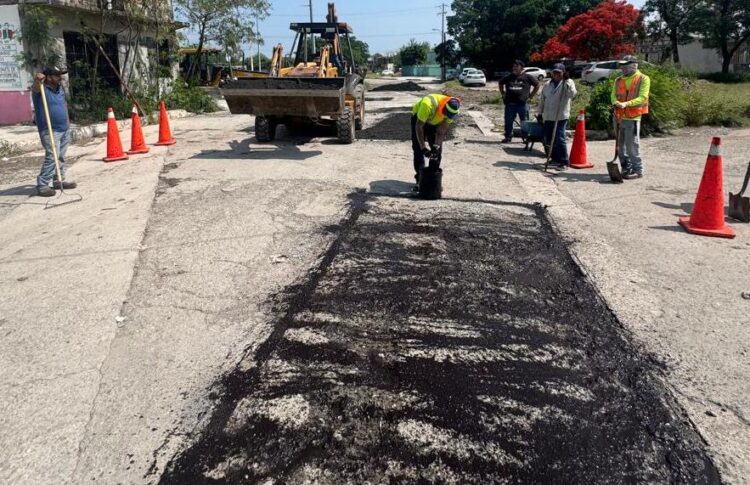 En atención a la indicación de Lalo Gattás, sigue rehabilitación de calles y avenidas