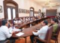 Recibe Lalo Gattás a niños victorenses que participarán en evento nacional de rondallas