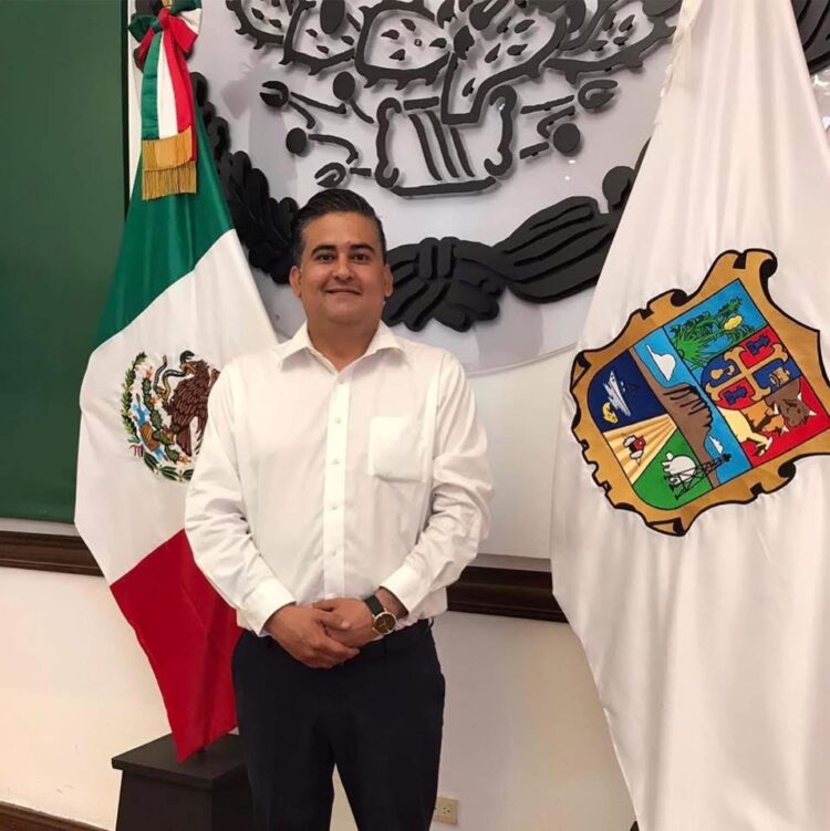 Levanta la mano Óscar Narváez por la alcaldía de Victoria