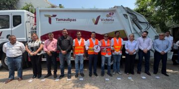 Entrega alcalde de Victoria equipamiento y nuevo camión para recolección de basura