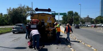 Ayuntamiento continúa con la rehabilitación de calles en Victoria