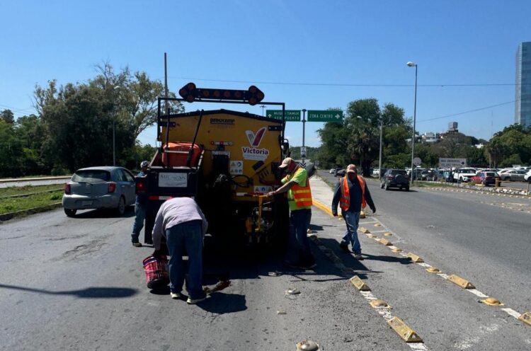 Ayuntamiento continúa con la rehabilitación de calles en Victoria