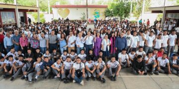 Participa Lalo Gattás en conferencia para erradicar el bullying escolar
