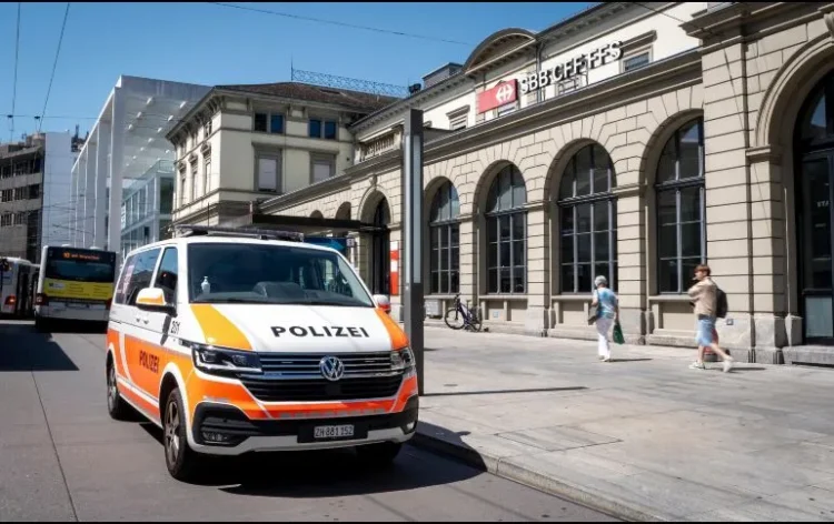 Hombre apuñala a tres personas en estación de tren en Suiza