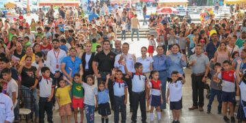 Entregan Lucy y Lalo 3 mil kits escolares de la campaña «Pasos por la Educación»