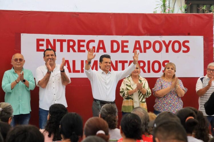 Entrega Lalo Gattás apoyo a beneficiarios del programa alimentario