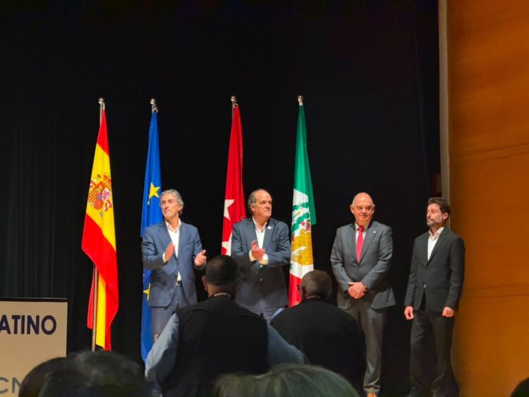 Recibe gobierno de Victoria premio Escoba de Oro 2026 en España
