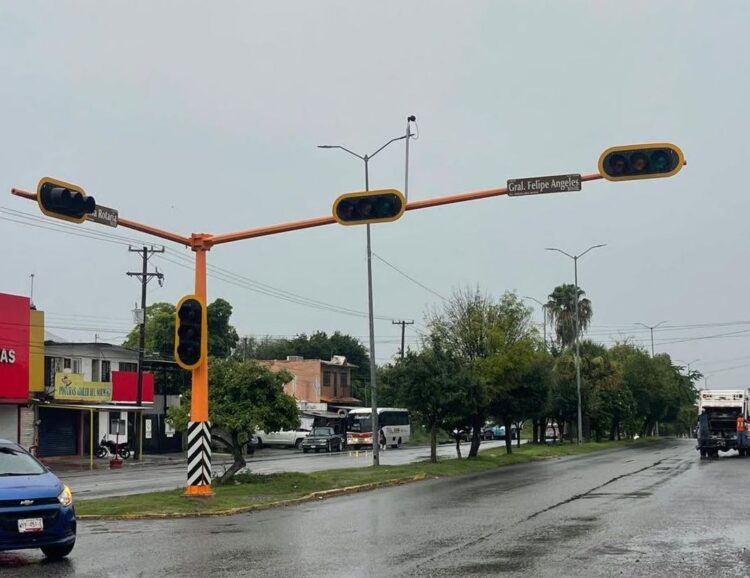 Semáforo fuera de servicio en cruce de alta circulación en Victoria