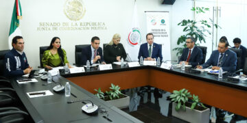 Chapulinean senadores de Morena en busca de nuevos cargos