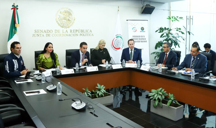 Chapulinean senadores de Morena en busca de nuevos cargos
