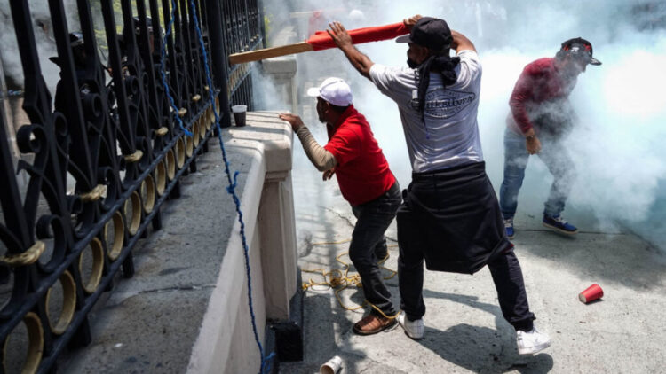 CNTE mantiene bloqueos y protestas en la Ciudad de México por demandas laborales