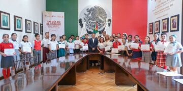 Viven niños victorenses un Día en el Cabildo