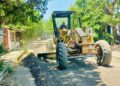 Trabaja municipio en el rastreo y nivelación de calles