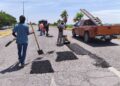 Con bacheo, rehabilitan rutas de transporte público en Victoria