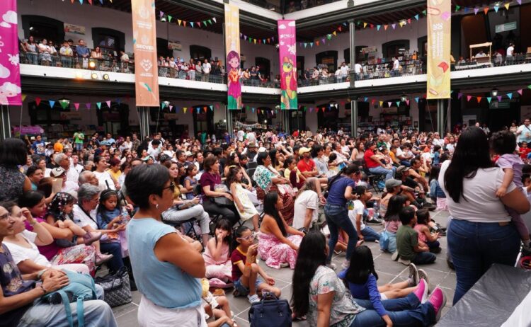 Rinden multitudinario homenaje a Cri-Cri en feria del libro de Veracruz