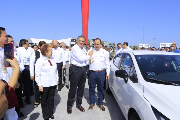 Entrega Américo Villarreal equipo estratégico para reforzar servicios públicos