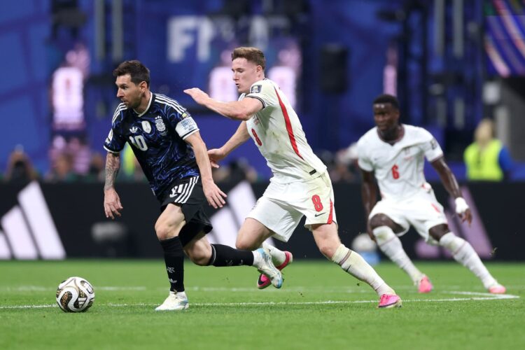 Argentina elimina a Inglaterra 2 a 1 y va a la final