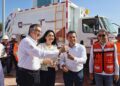 Entrega gobernador Américo nuevo camión recolector a alcalde Lalo Gattás
